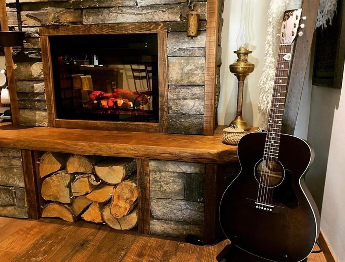 A Suite Retreat - Beyond Bed & Breakfast Sun Peaks Exterior photo